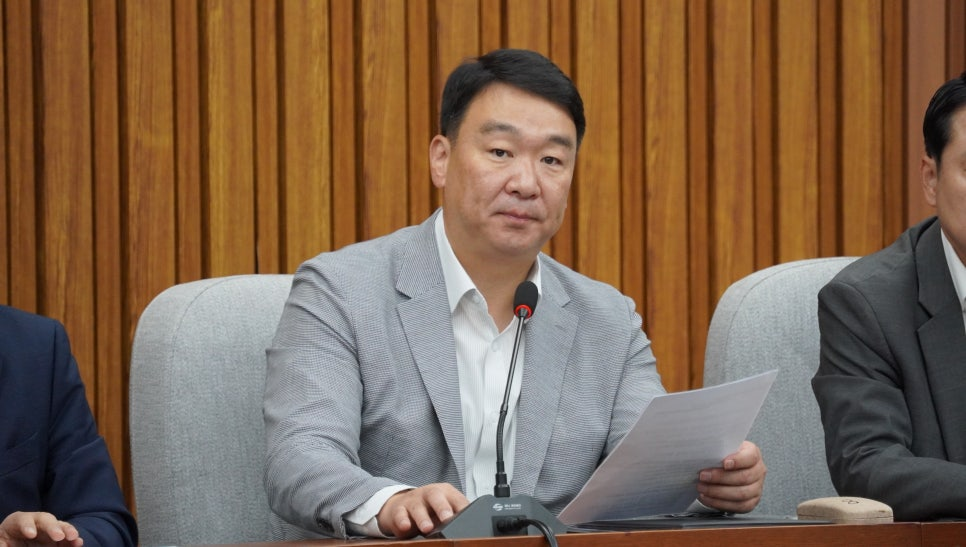 “현장에서 답을 찾는 정치”